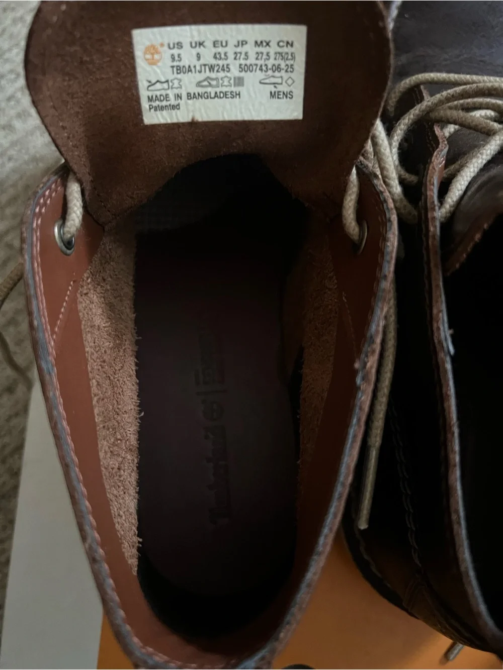 NEW W/Box Timberland Men's Dark Brown Leather Chukka Boots with Cream Sole